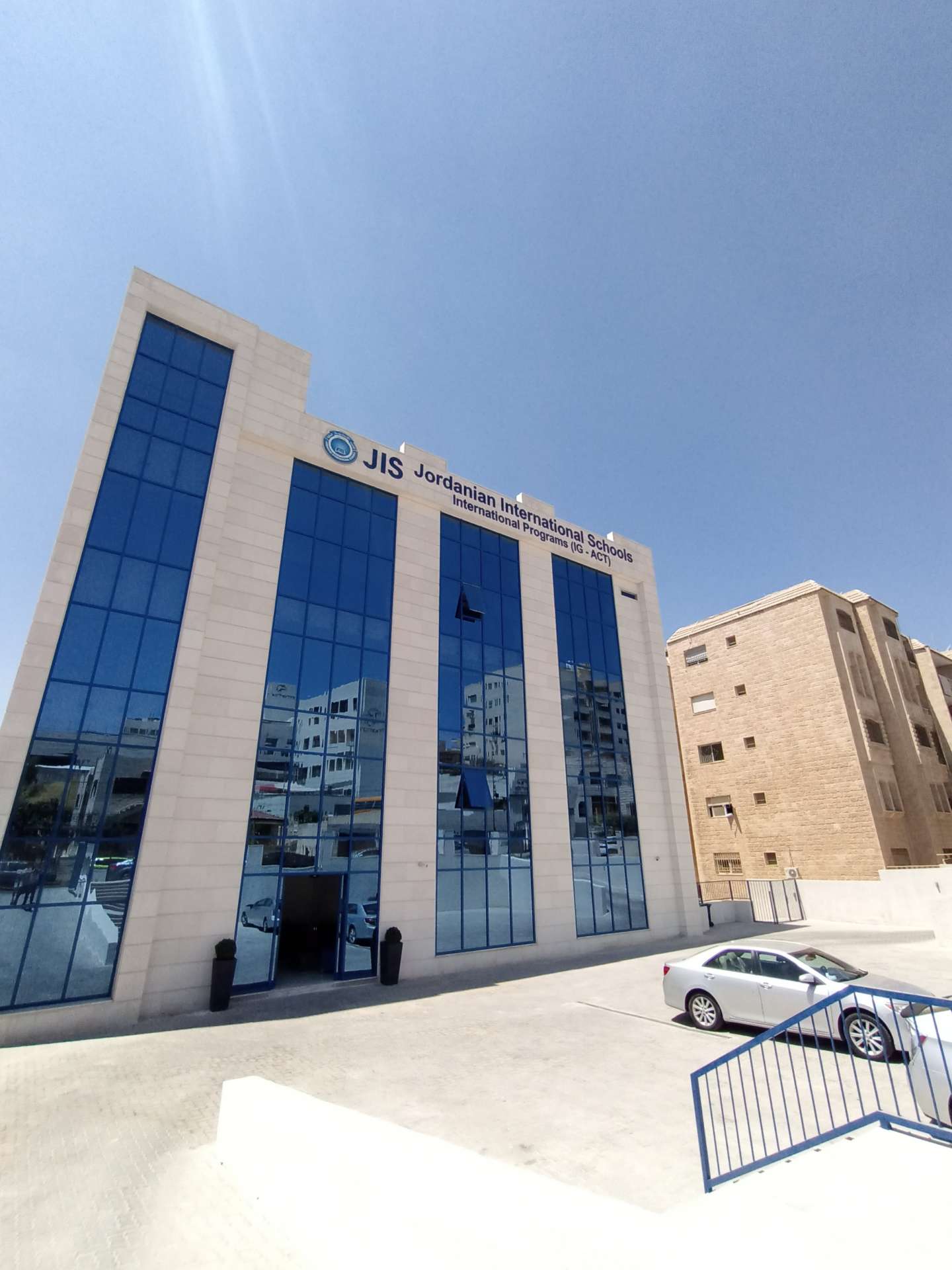 المدارس الاردنية الدولية JIS